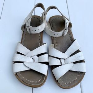 Saltwater sandals size 1 junior white